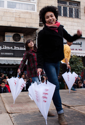 Chorégraphie sur « Break the Chain », chanson officielle de la campagne One Billion Rising, Ramallah, 15/02/2014 ©Julie Pronier