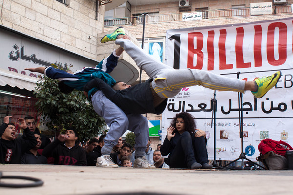 L'Ecole de cirque de Palestine (Birzeit), se produisait aussi à Ramallah pour sensibiliser aux violences contre les femmes, 15/02/2014 ©Julie Pronier